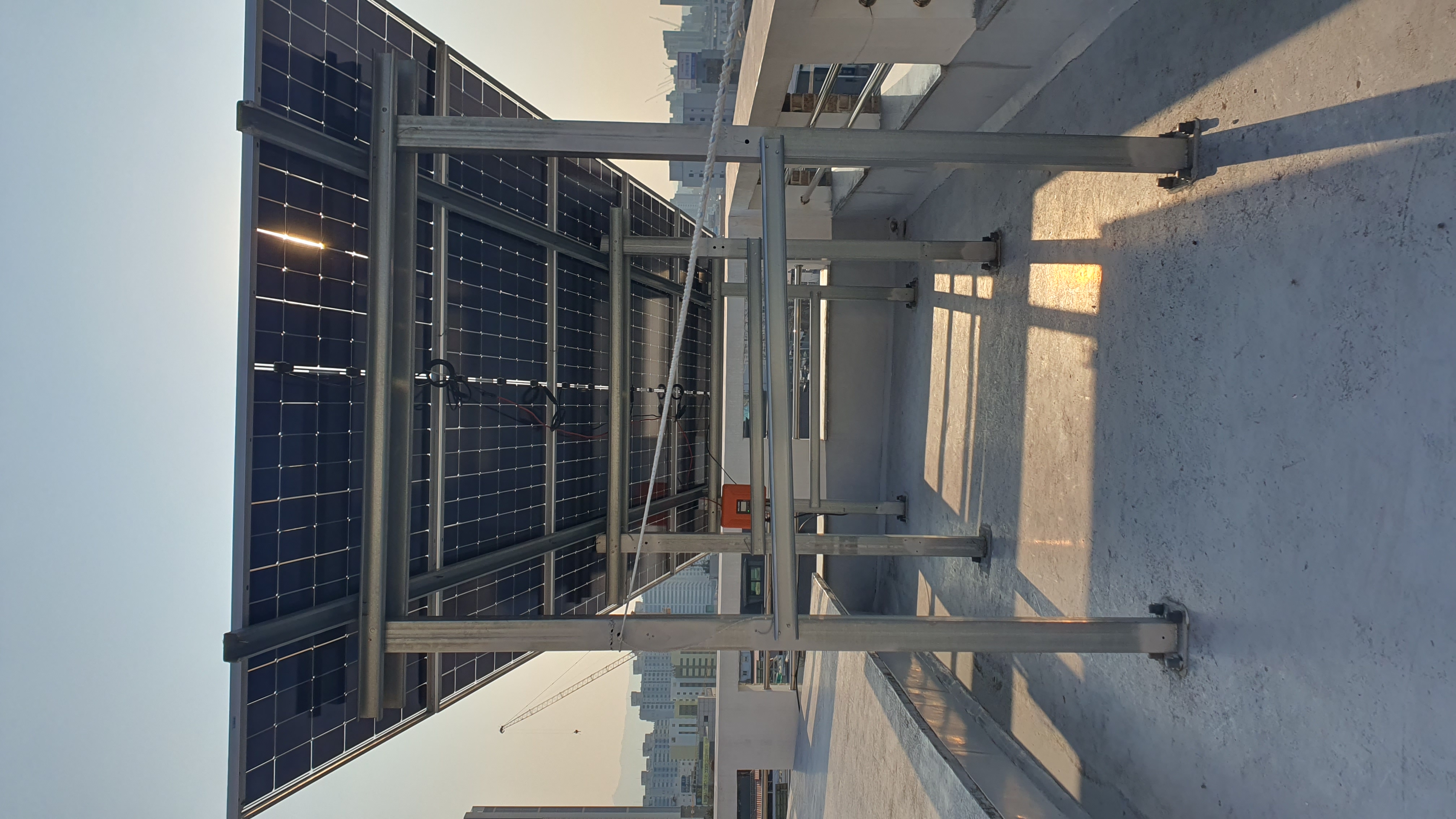 좁고 긴 옥상 태양광 설치